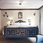 Gruener Baum 4*