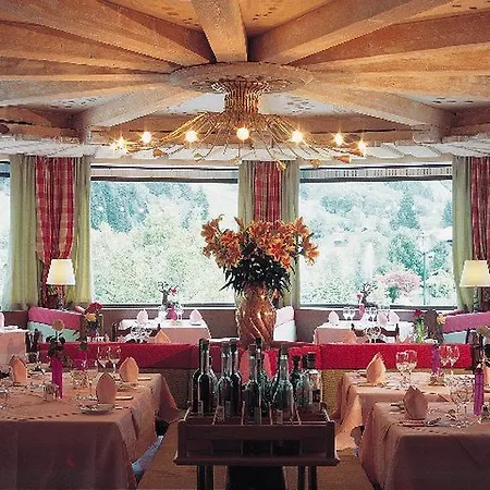Gruener Baum فندق 4*