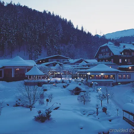 Gruener Baum Hotel 4*