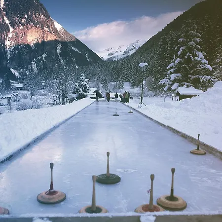 Gruener Baum Hotel 4*