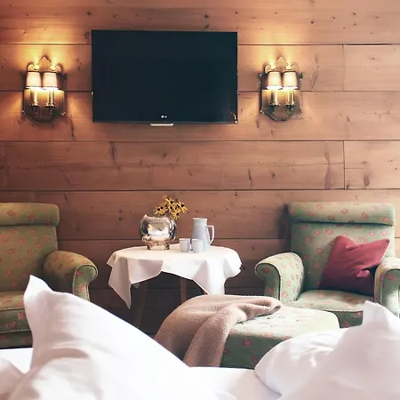 Gruener Baum Hotel 4*