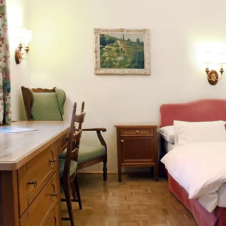 Hotel Gruener Baum 4*