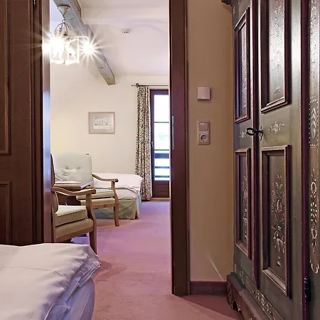 Hotel Gruener Baum 4*