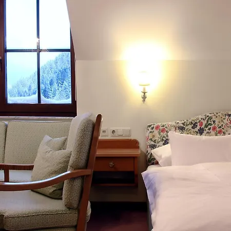 Hotel Gruener Baum 4*